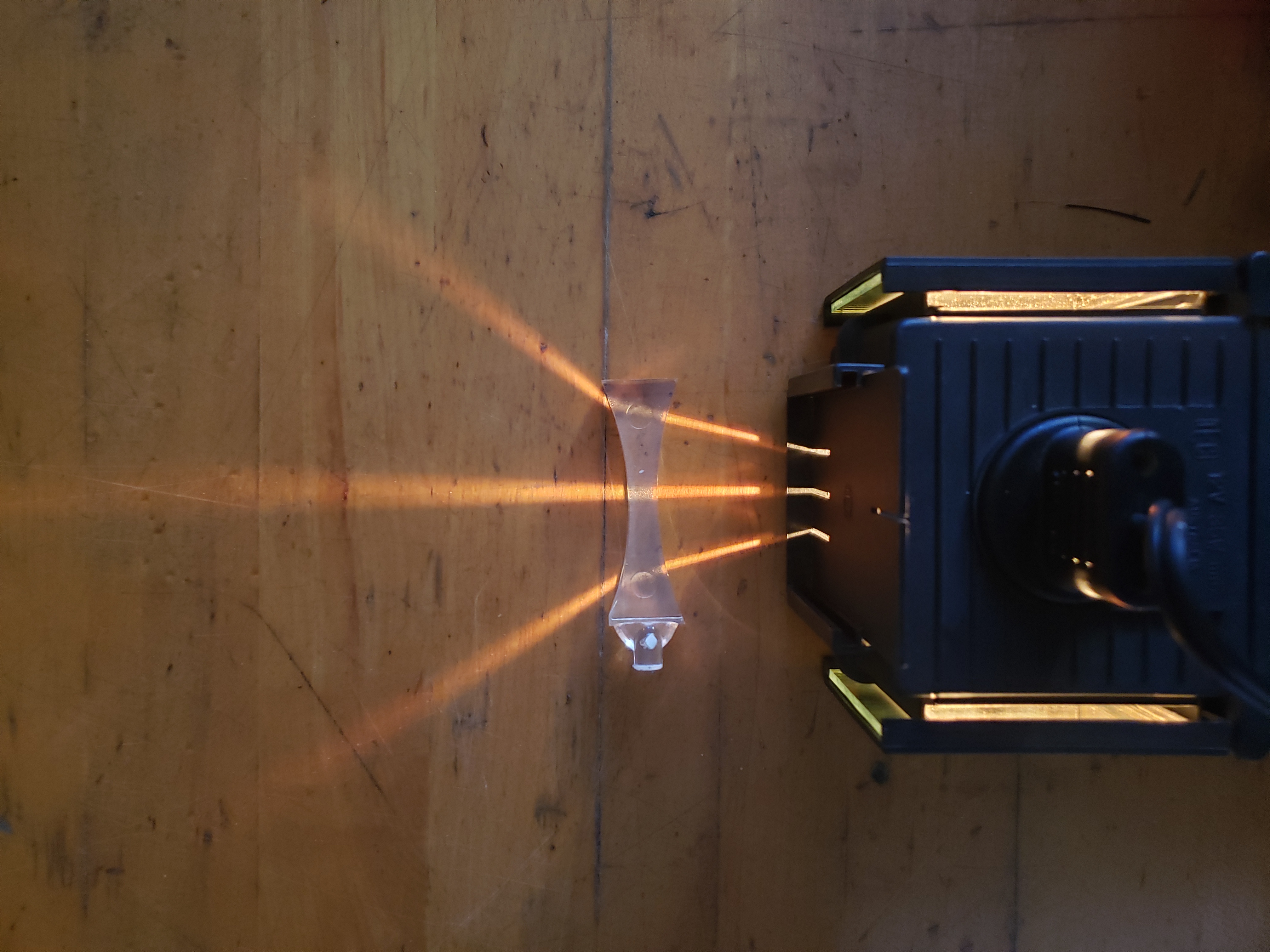 three rays of light diverging after passing through a concave lens